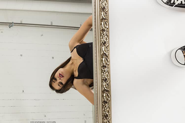 Emilia F. - Mirror, Floorshow - Image 2