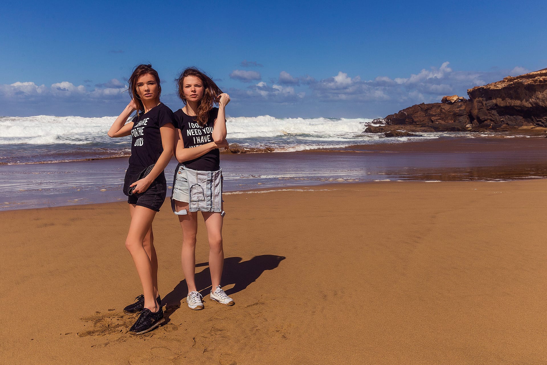 Elba Gin & Lotte C. - Beach Fun Spain, Backstage - Image 2
