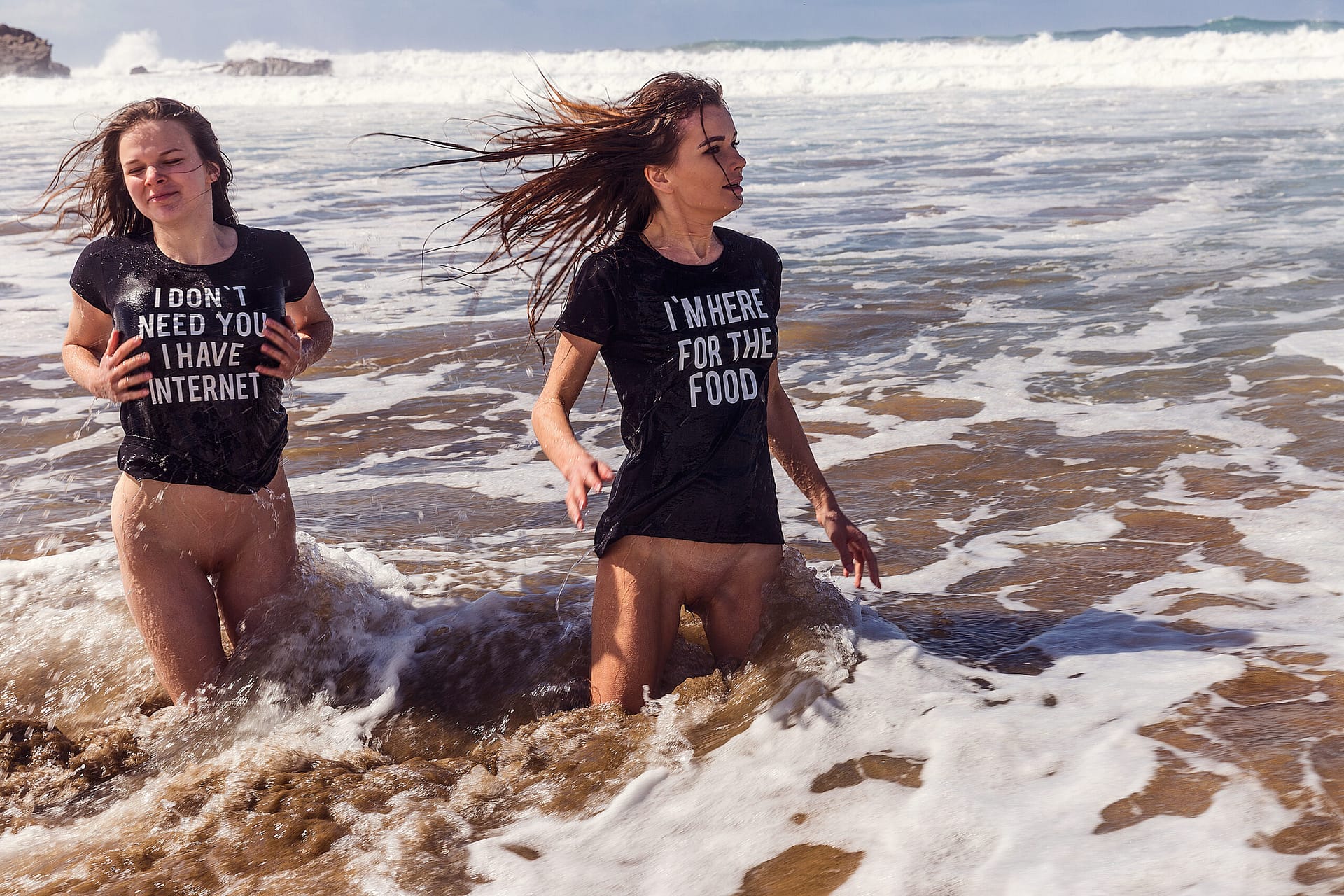 Elba Gin & Lotte C. - Beach Fun Spain, Backstage - Image 6