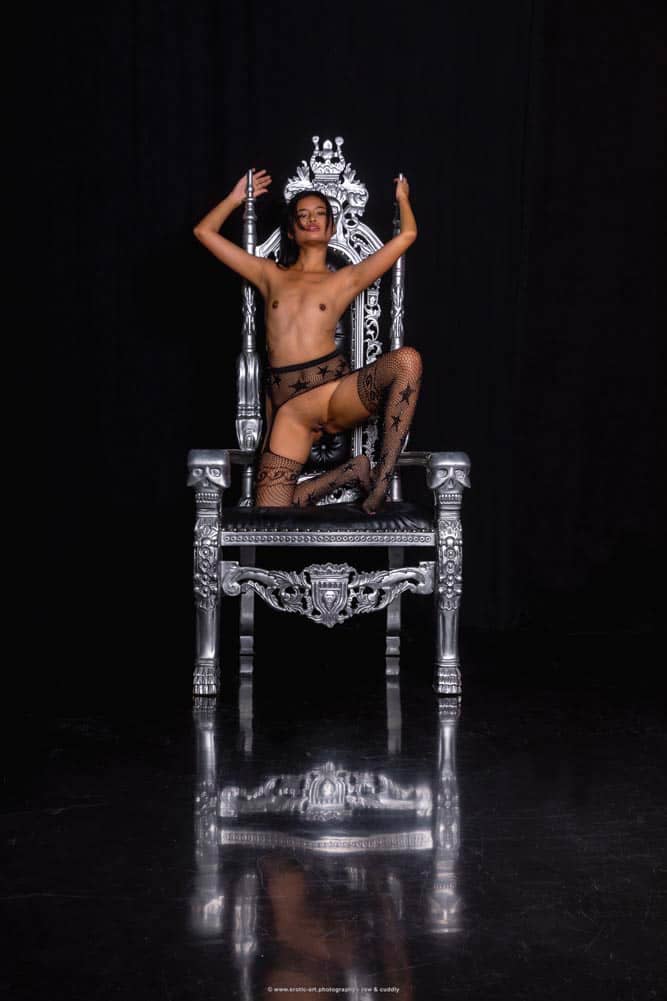 Bua A. - Dead Head on a throne - Erotic Art Photography